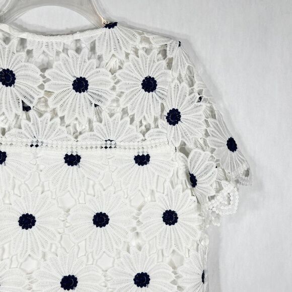 Rafaella Medium Top Lace Floral Textured Short Sleeve White Blue Daisies NWT 126 - Picture 8 of 11
